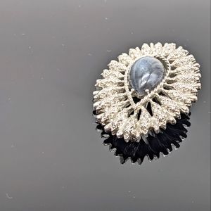 Vintage Womens Sarah Coventry Pin Brooch Silvertone Gray stone